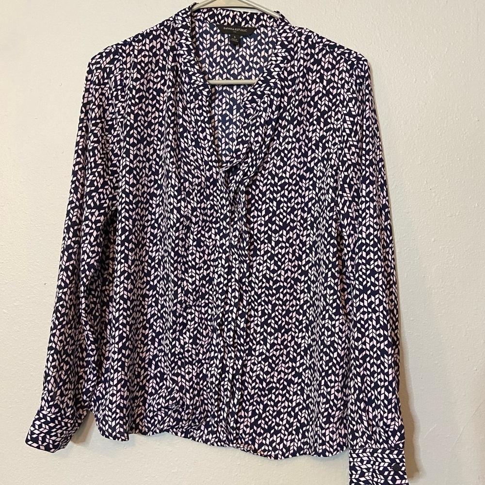 Bananas Republic Factory Navy Blue and Pink Blouse Size Small